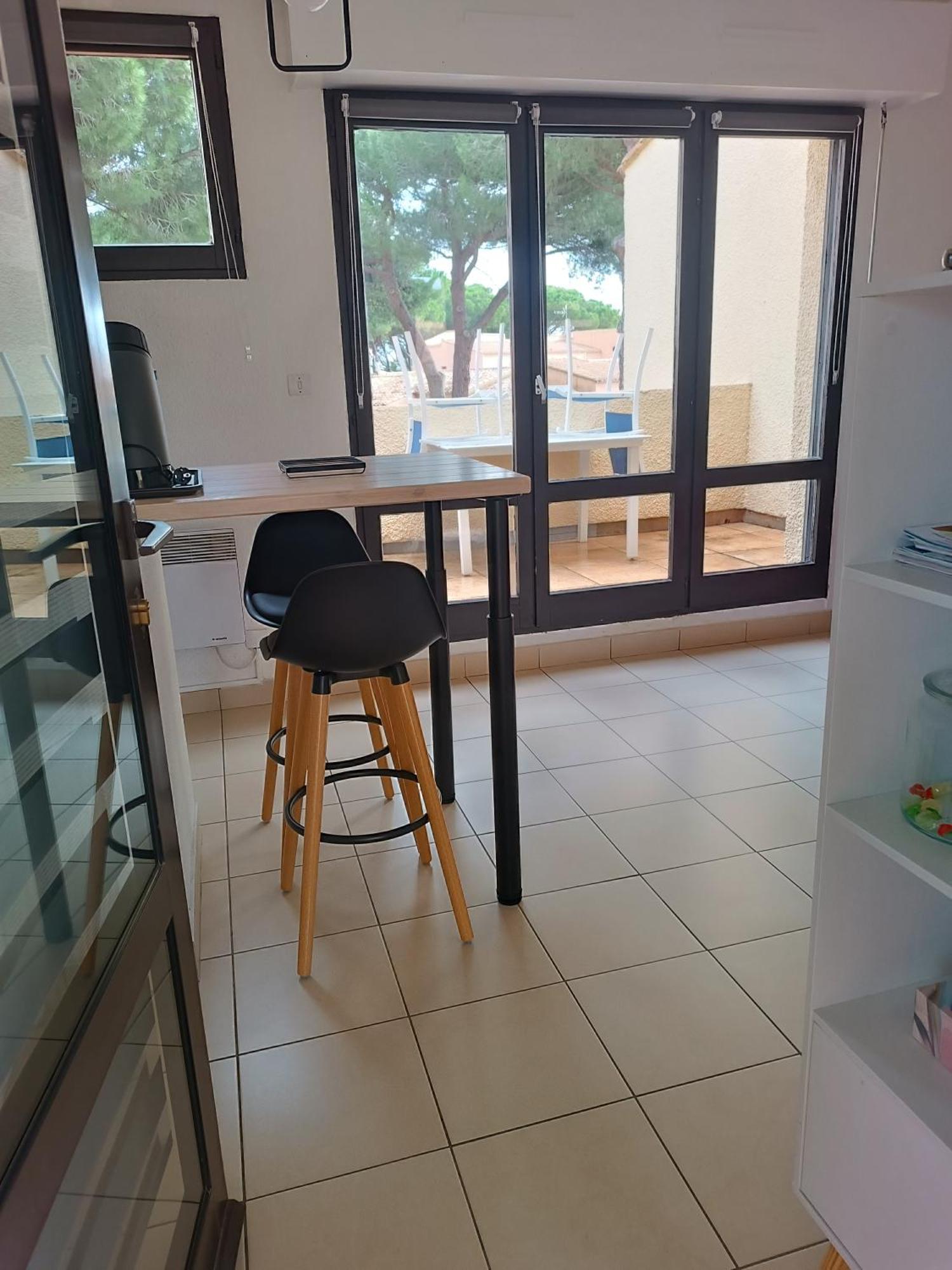 Studio Renove Dans Residence De Vacances Avec Grande Piscine Chauffee, Parking Et Terrasse Agde Exterior photo